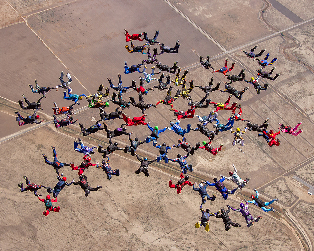 Dim bate recorde Sul-Americano de formação em queda livre Sequencial. Salto de Paraquedas apoio BraZip